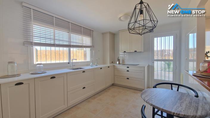 Image No.13-4 Bed Villa / Detached for sale