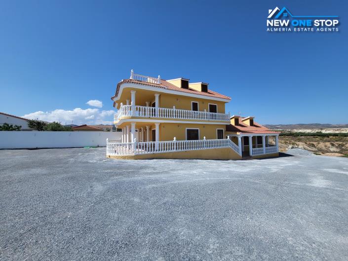 Image No.20-Villa de 9 chambres à vendre à Barriada de Cela