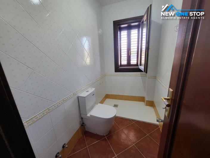 Image No.22-Villa de 9 chambres à vendre à Barriada de Cela