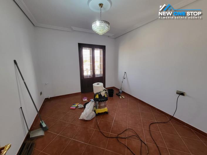 Image No.19-Villa de 9 chambres à vendre à Barriada de Cela