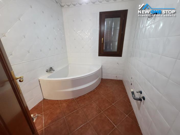 Image No.28-Villa de 9 chambres à vendre à Barriada de Cela