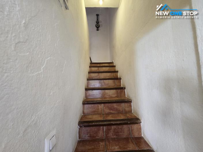 Image No.10-3 Bed House for sale