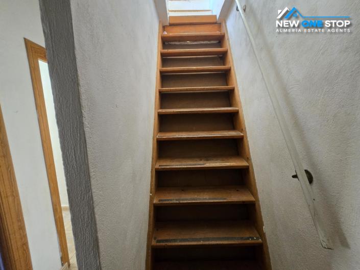 Image No.18-3 Bed House for sale