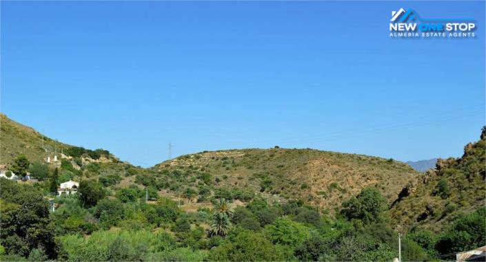 Image No.2-4 Bed Semi-Detached for sale