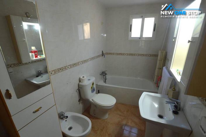 Image No.11-4 Bed Semi-Detached for sale