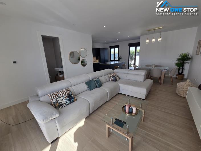 Image No.11-3 Bed Villa / Detached for sale