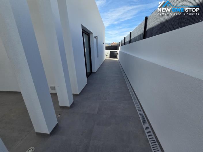 Image No.40-3 Bed Villa / Detached for sale