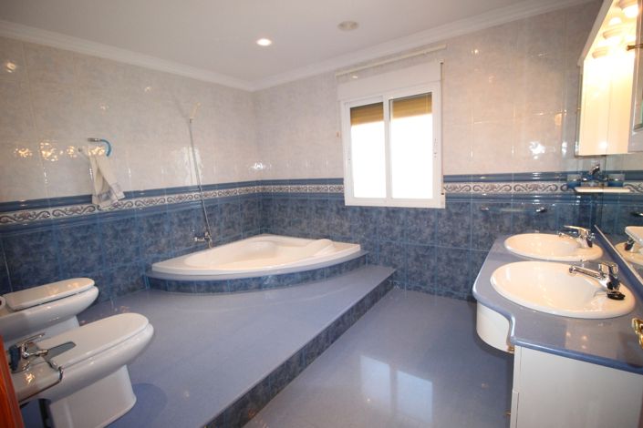 Image No.14-5 Bed Villa for sale