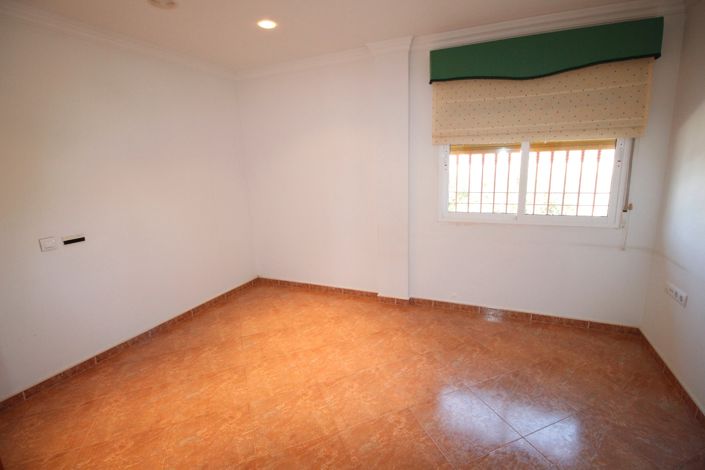 Image No.15-5 Bed Villa for sale