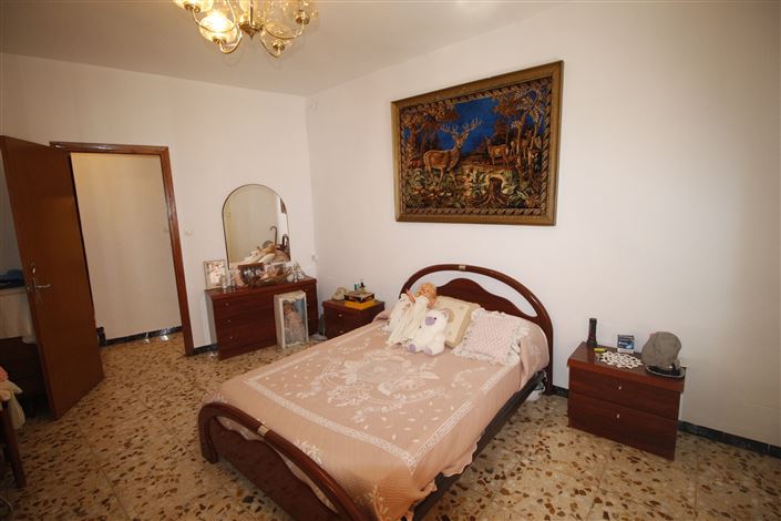 Image No.18-3 Bed Townhouse for sale