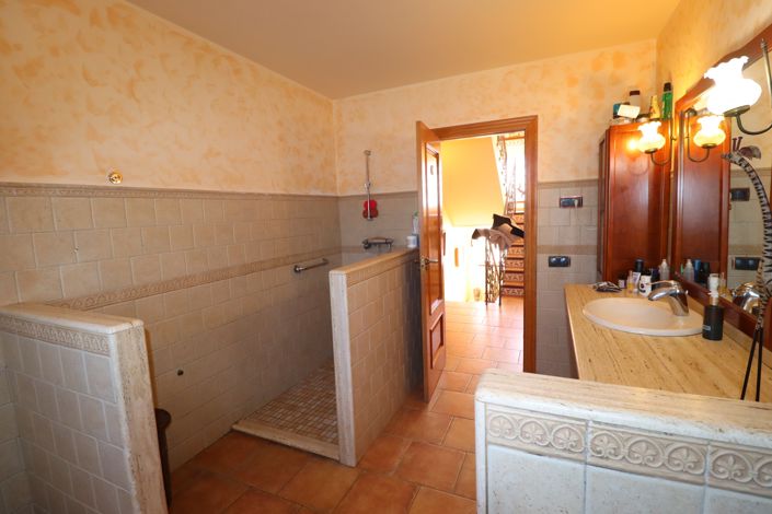 Image No.15-5 Bed Villa for sale