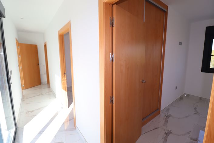 Image No.34-3 Bed Villa for sale