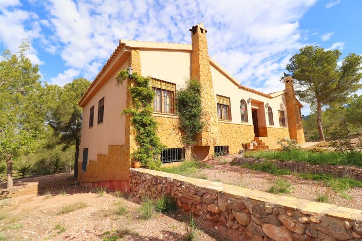 Image No.2-4 Bed Villa for sale