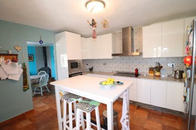 y0bcz93jr0q3026-ch208