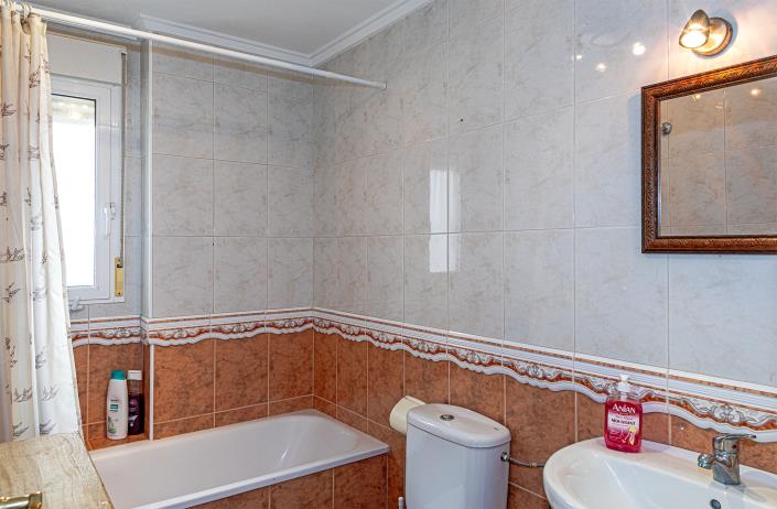 Image No.12-3 Bed Villa / Detached for sale