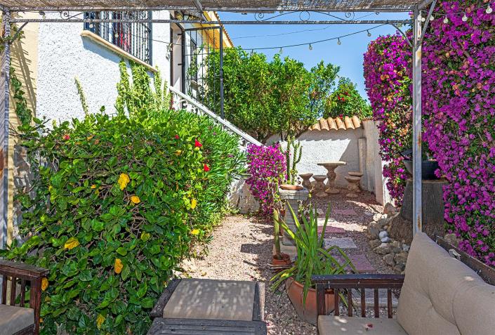 Image No.9-2 Bed Semi-Detached for sale