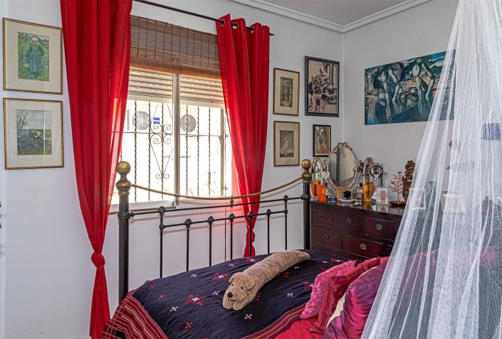 Image No.17-2 Bed Semi-Detached for sale