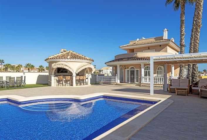 Image No.8-4 Bed Villa / Detached for sale