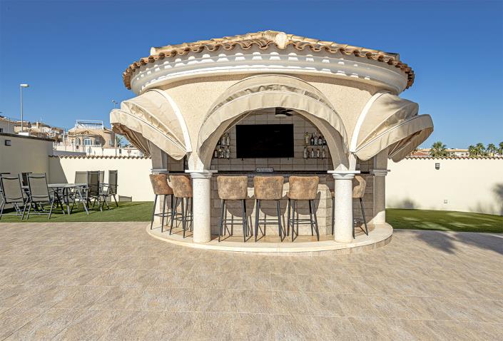 Image No.10-4 Bed Villa / Detached for sale