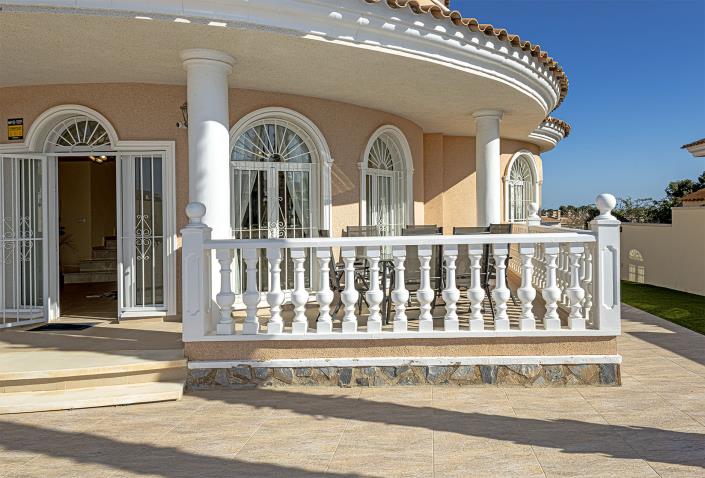 Image No.17-4 Bed Villa / Detached for sale