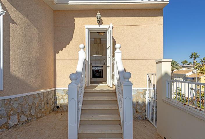 Image No.27-4 Bed Villa / Detached for sale