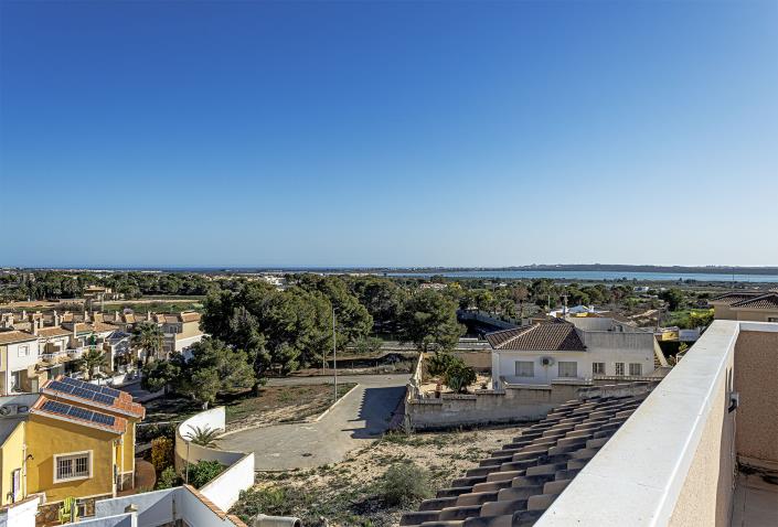 Image No.44-4 Bed Villa / Detached for sale