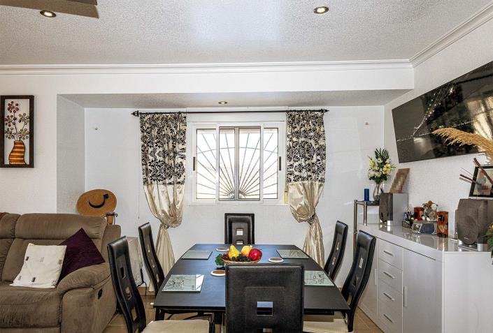 Image No.11-3 Bed Villa / Detached for sale