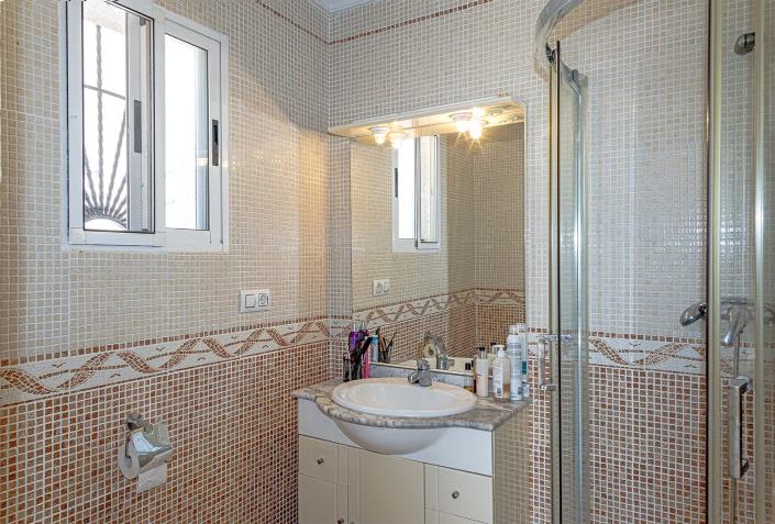 Image No.35-3 Bed Villa / Detached for sale