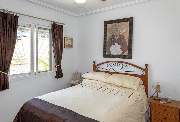 Image No.14-2 Bed Semi-Detached for sale