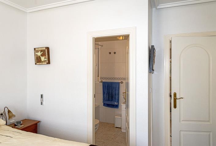 Image No.15-2 Bed Semi-Detached for sale