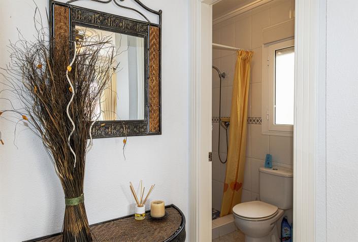 Image No.18-2 Bed Semi-Detached for sale