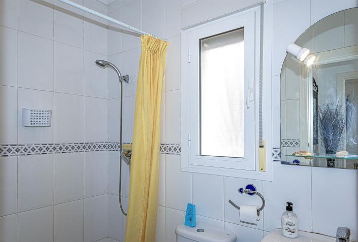 Image No.19-2 Bed Semi-Detached for sale