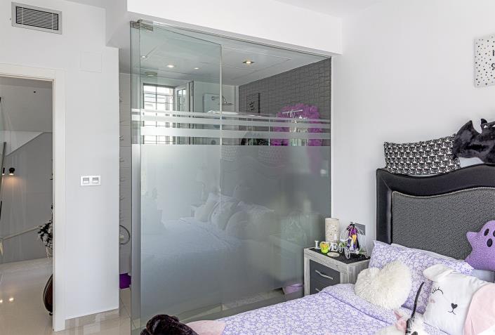 Image No.31-3 Bed Villa / Detached for sale