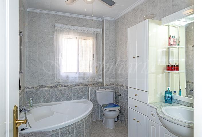 Image No.27-3 Bed Villa / Detached for sale