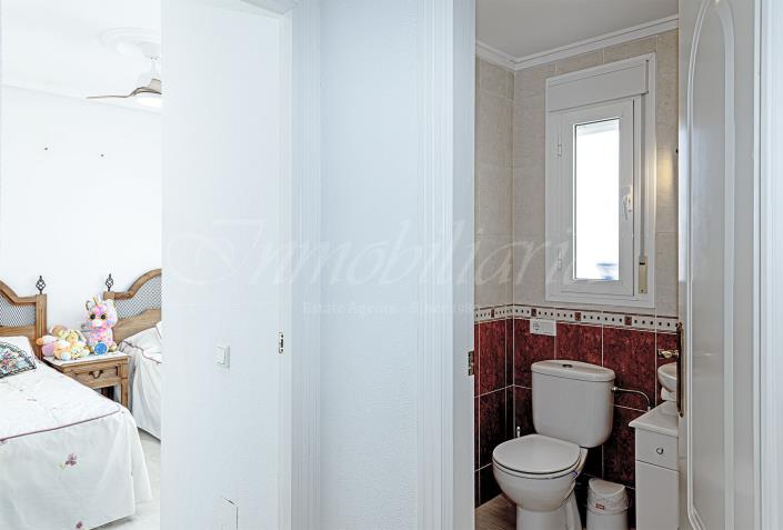 Image No.26-3 Bed Villa / Detached for sale