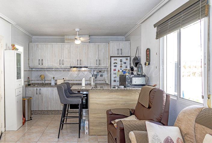 Image No.17-2 Bed Semi-Detached for sale