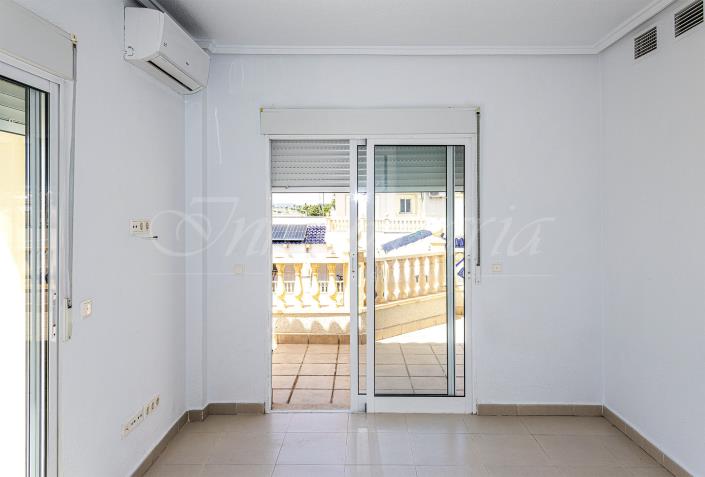 Image No.35-5 Bed Villa / Detached for sale