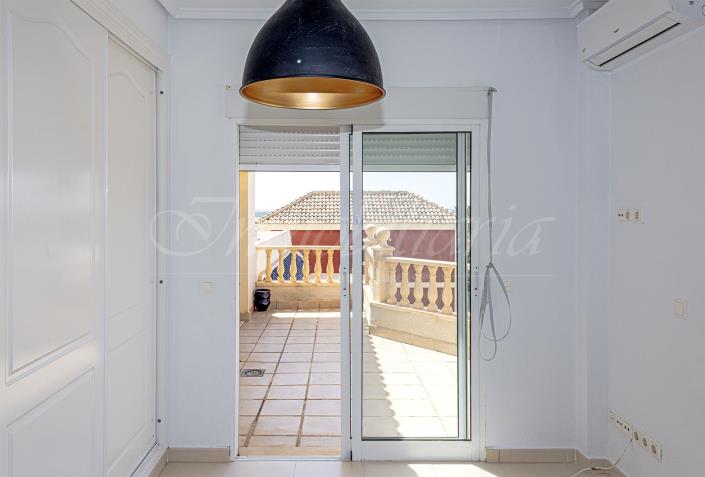 Image No.40-5 Bed Villa / Detached for sale