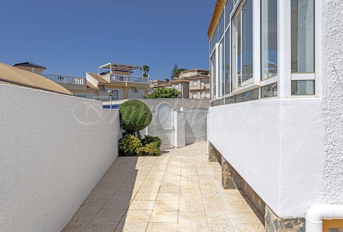 Image No.8-4 Bed Villa / Detached for sale