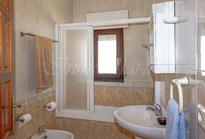 Image No.24-4 Bed Villa / Detached for sale