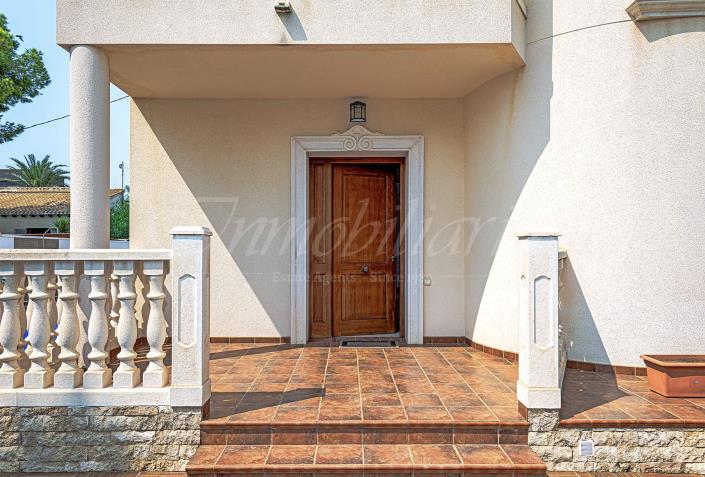 Image No.13-4 Bed Villa / Detached for sale