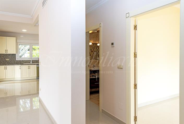 Image No.29-4 Bed Villa / Detached for sale