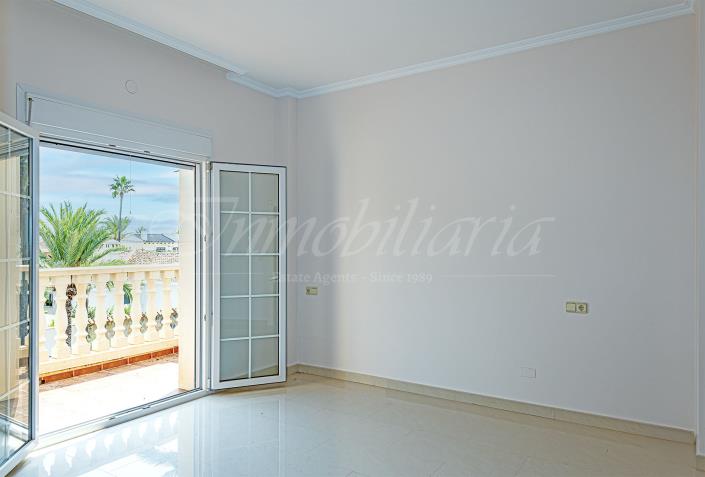 Image No.37-4 Bed Villa / Detached for sale