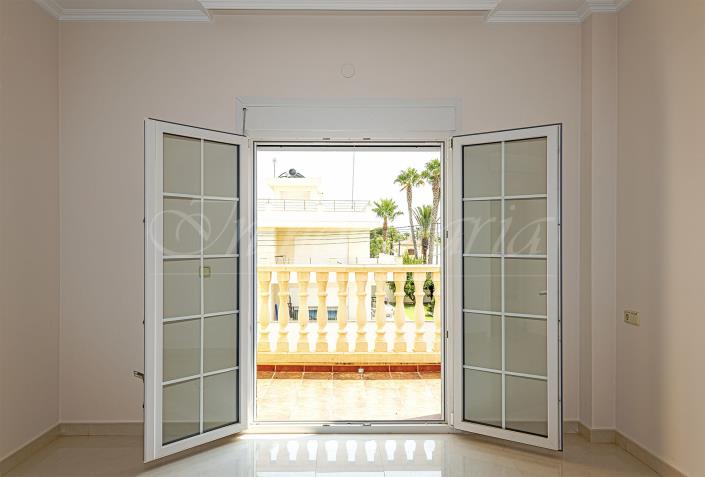 Image No.38-4 Bed Villa / Detached for sale