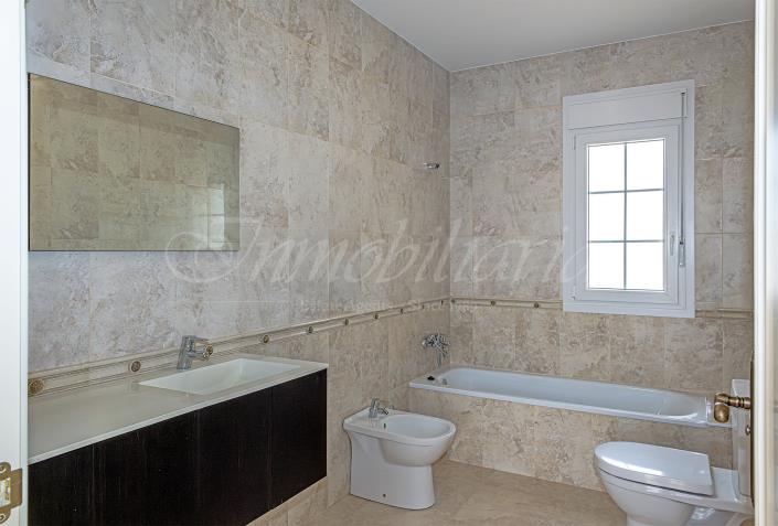 Image No.41-4 Bed Villa / Detached for sale