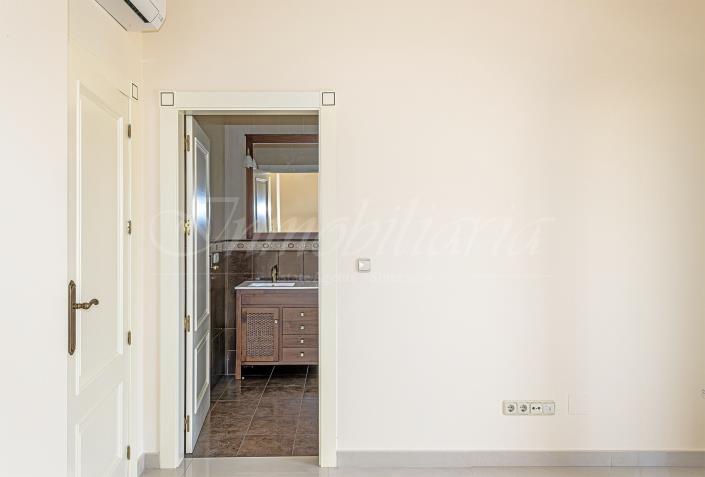 Image No.47-4 Bed Villa / Detached for sale