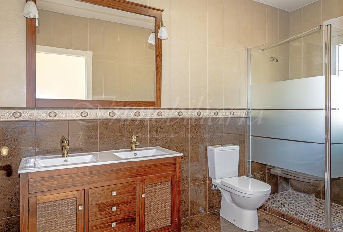 Image No.48-4 Bed Villa / Detached for sale