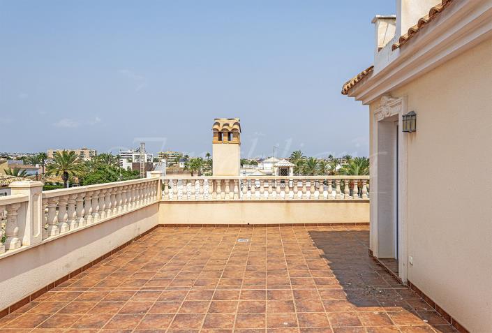 Image No.59-4 Bed Villa / Detached for sale