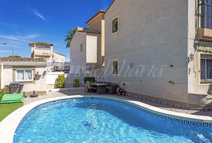 Image No.12-3 Bed Villa / Detached for sale