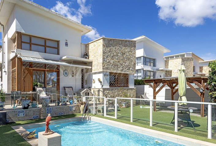 Image No.37-3 Bed Villa / Detached for sale